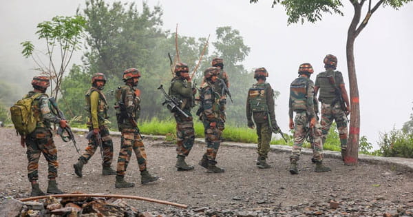 जम्मू-कश्मीर में हादसा : कुलगाम में सेना का वाहन पलटा, 1 जवान की मौत, मेजर सहित 8 घायल