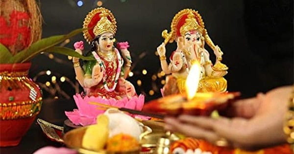 Diwali 2024 : दीपावली के दिन करें ये अचूक उपाय, जीवन से आर्थिक तंगी होगी हमेशा के लिए दूर