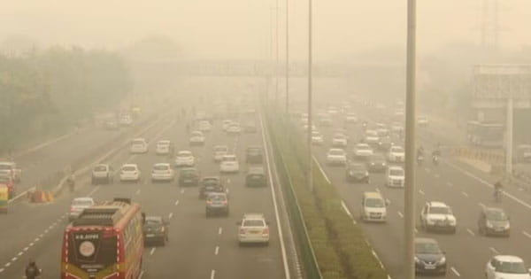 दिल्ली का AQI 400 पार : बैन के बावजूद दिवाली पर जमकर हुई आतिशबाजी, धुएं से लोगों को हो रही सांस लेने में मुश्किल!