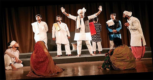 थिएटर के लिए किसी ने काम छोड़ा तो किसी ने कैंसिल कराया हैदराबाद का टिकट