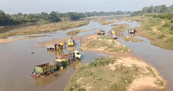छत्तीसगढ़ : सुरजपुर में रेत का अवैध कारोबार धड़ल्ले से जारी, रेत के अवैध उत्खनन से नदियों का अस्तित्व संकट में