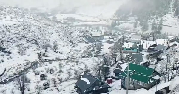 जम्मू-कश्मीर : गुलमर्ग में सीजन की पहली बर्फबारी, मैदानी हिस्सों में बारिश, बिछी बर्फ की चादर