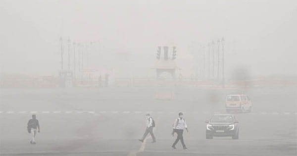 Delhi-NCR में प्रदूषण से बिगड़े हालात, कई इलाकों में AQI 500 पार, स्कूल-कॉलेज के लिए आदेश जारी