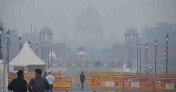 Delhi Pollution: दिल्ली-NCR में प्रदूषण से नहीं राहत, AQI फिर 400 पार, हाइब्रिड मोड में चलेंगी क्लासेस