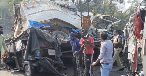 रायसेन में हादसा : तीन वाहनों में सीधी भिड़ंत, गाड़ियों के उड़े परखच्चे, दो लोगों की मौत, 7 घायल
