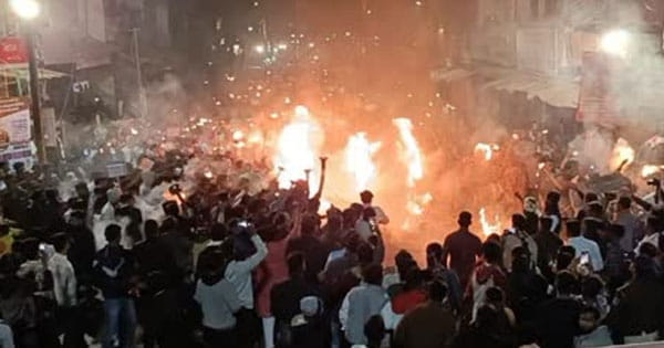 खंडवा के मशाल जुलूस में भड़की आग : 50 से ज्यादा लोग झुलसे, आतंकवाद के खिलाफ कार्यक्रम में मची भगदड़