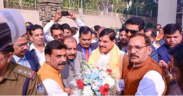 CM डॉ. मोहन यादव विदेश यात्रा से लौटे स्वदेश, दिल्ली में हुआ भव्य स्वागत, MP में निवेश लाने के लिए लंदन और जर्मनी गए थे सीएम