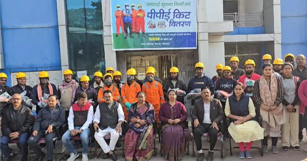 Bhopal News : स्वच्छता को बढ़ावा देने का प्रयास, सफाई मित्रों को 160 PPE किट और 270 हाथ ठेलों का किया वितरण