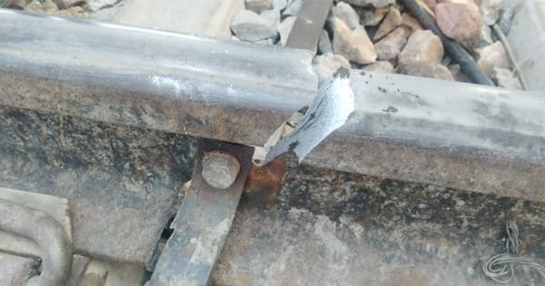 टला बड़ा हादसा! पीलीभीत सेक्शन में रेल पटरी दो हिस्सों में टूटी, ट्रेनों का आवागमन हुआ बाधित, ट्रैक मिला सरिया