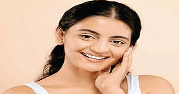 मेकअप से नहीं, स्किन केयर रूटीन फॉलो कर बनेगी हेल्दी और ग्लोइंग त्वचा
