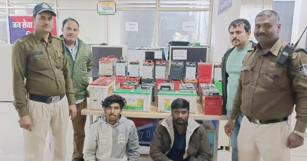 Indore News : बैटरी चोर गिरोह चढ़ा पुलिस के हत्थे, दो आरोपियों से 30 बैटरियां जब्त