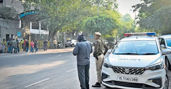 दिल्ली के स्कूलों को बम से उड़ाने की धमकी : देर रात आया ईमेल, 5 दिन में दूसरी घटना; पिछले हफ्ते 40 स्कूलों को मिला था Threat मेल