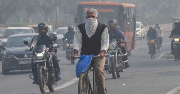 Delhi Pollution : दिल्ली-NCR की हवा फिर हुई 'जहरीली', सांस लेने में हो रही तकलीफ; 29 इलाकों में 400 के पार पहुंचा AQI