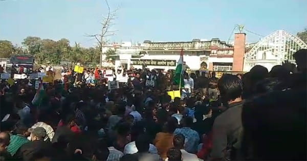 विभिन्न मांगों को लेकर MPPSC के खिलाफ इंदौर में छात्रों का प्रदर्शन, NEYU के बैनर तले हुआ प्रदर्शन