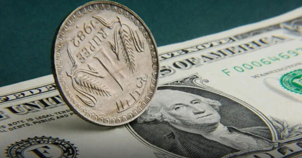 Dollar VS Rupee: डॉलर के मुकाबले रिकॉर्ड निचले स्तर पर रुपया... 85 के पार पहुंचा, US फेड की पॉलिसी का असर; ब्याज दरों को 0.25% घटाया