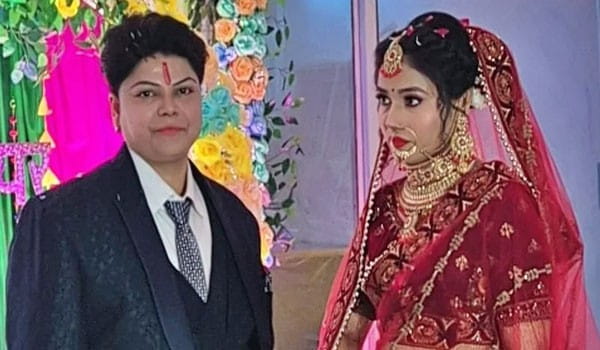 दो लड़कियों की अनोखी लव स्टोरी : प्यार यूं परवान चढ़ा कि शादी के लिए करा लिया जेंडर चेंज