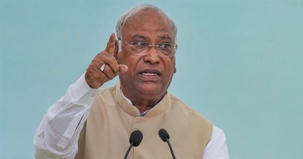 चुनाव से जुड़े नियमों में हुए बदलाव को लेकर कांग्रेस ने सुप्रीम कोर्ट में दी चुनौती, पोलिंग बूथ के फुटेज सार्वजनिक करने से केंद्र का इनकार
