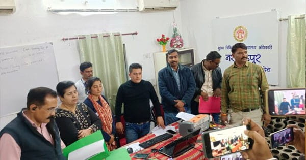 नरसिंहपुर : लोकायुक्त ने CMHO को 5 हजार की रिश्वत पकड़ा, सैलरी निकलवाने के एवज में मांगी थी घूस