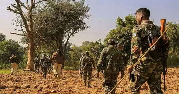 छत्तीसगढ़ : पुलिस-नक्सली मुठभेड़ में 4 नक्सली ढेर, DRG जवान शहीद; AK-47 और SLR बरामद, अबूझमाड़ में 4 जिलों के 1000 जवानों का बड़ा ऑपरेशन
