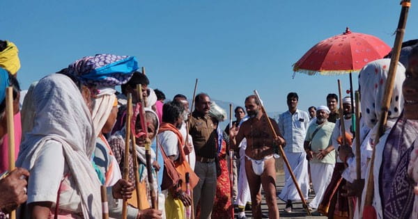 तीसरी बार नर्मदा परिक्रमा पर दादा गुरु : बोले- ये एक ऐसी साधना है, जो व्यक्तित्व का निर्माण करती है; चार सालों से कर रहे निराहार व्रत साधना