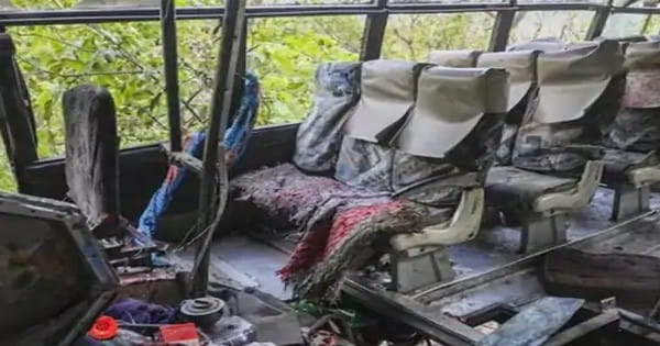 पाकिस्तान : बलूचिस्तान में बस पर आतंकी हमला, 4 की मौत, 32 घायल, BLA ने ली जिम्मेदारी