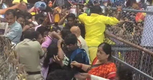 तिरुपति मंदिर में मची भगदड़ : 6 लोगों की मौत, 40 घायल; टिकट बुकिंग काउंटर पर टोकन के लिए खड़े थे लोग और फिर... जानें कैसे हुआ हादसा