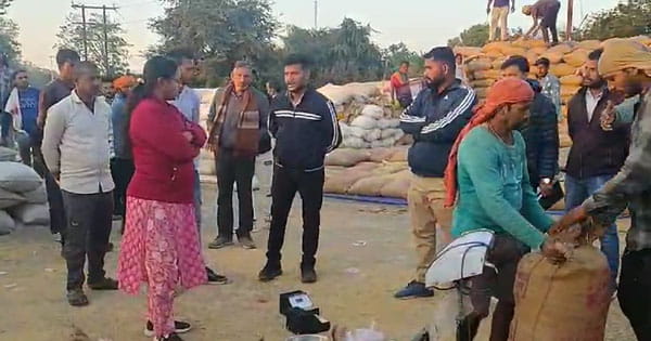 उमरिया : धान खरीदी केंद्र पर छापा, किसानों से रिश्वत लेने वाले सर्वेयर निलंबित