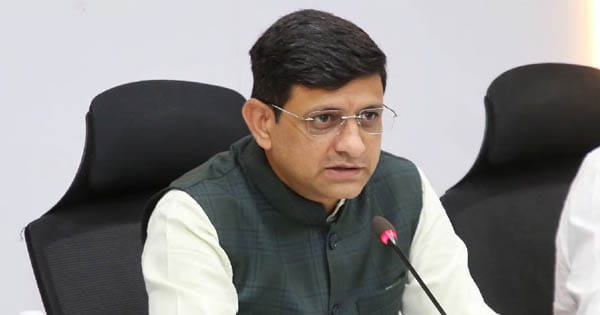 इंदौर : महापौर पुष्यमित्र भार्गव ने की पार्षद कमलेश कालरा से मुलाकात, कहा- घर में घुसकर हमला करना अस्वीकार्य, मामले में हो कठोर कार्रवाई
