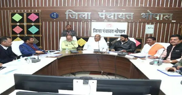 Bhopal News : मंत्री की टिप्पणी के विरोध में तहसीलदार और नायब तहसीलदार छुट्टी पर गए, कलेक्टर को सौंपा ज्ञापन