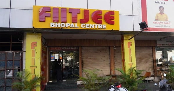 प्रतिष्ठित कोचिंग संस्थान FIITJEE पर धोखाधड़ी का आरोप, बंद हुआ भोपाल सेंटर, अभिभावकों के पैसे लौटाने से किया इंकार