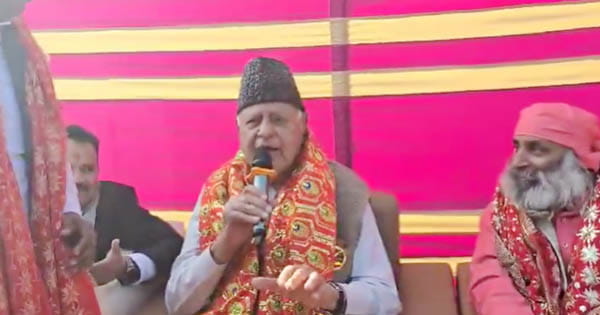 VIDEO : ‘तूने मुझे बुलाया शेरावालिये’... कटरा में फारूक अब्दुल्ला ने भजन गाकर सबको को चौंकाया