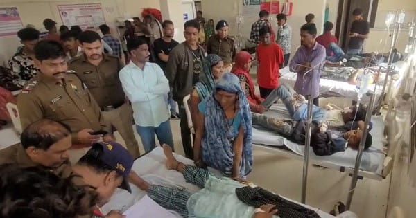 मनावर में दर्दनाक हादसा : ओवरलोड पिकअप पलटी, 37 मजदूर घायल, 8 की हालत गंभीर