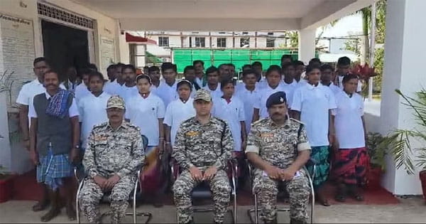 CG Naxalites Surrender : 7 महिला नक्सलियों समेत 29 माओवादियों का आत्समर्पण, सुरक्षाबलों को मिली बड़ी सफलता