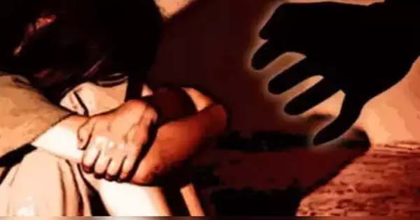 Gujarat News : स्कूल में 6वीं कक्षा की बच्ची से रेप, आरोपी शिक्षक गिरफ्तार, किसी को बताने पर बिल्डिंग से फेंकने की दी थी धमकी
