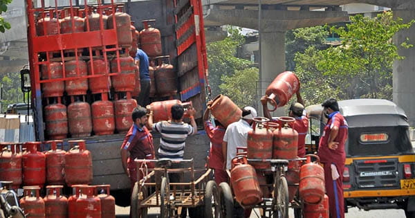 LPG Price 2025 : बजट वाले दिन सस्ता हो गया सिलेंडर... उपभोक्ताओं को मिली राहत, देखें नए रेट