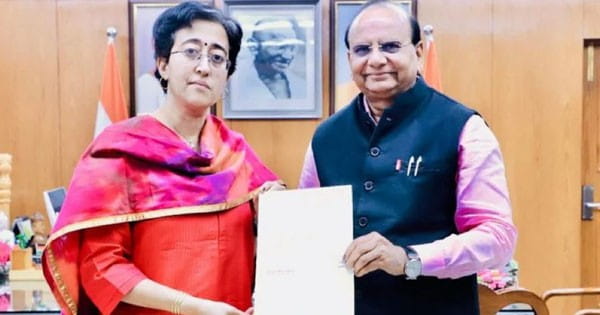 आतिशी ने छोड़ा CM पद : LG वीके सक्सेना को सौंपा इस्तीफा, BJP की बैठक में आज तय होगा दिल्ली के अगले मुख्यमंत्री का नाम