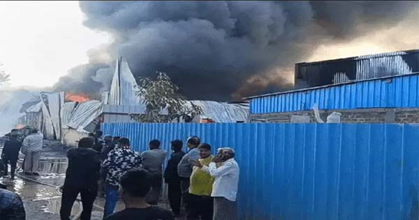 इंदौर में प्लास्टिक फैक्ट्री में भीषण आग, दमकल की टीम मौके पर, लाखों का सामान जलकर खाक