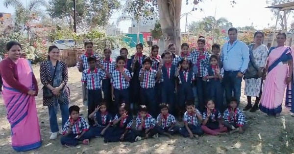 इंदौर प्रशासन की सराहनीय पहल, भिक्षावृत्ति करने वाले 30 बच्चों का स्कूल में कराया एडमिशन
