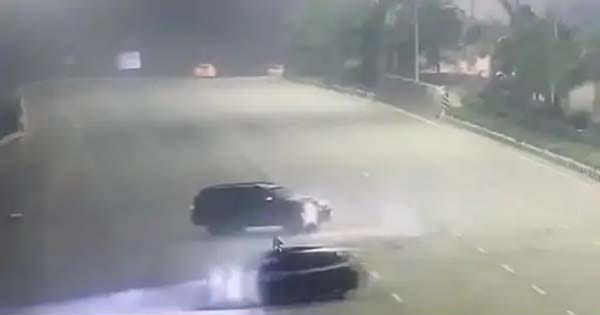 हैदराबाद में बीच सड़क पर फॉर्च्यूनर-BMW से स्टंट करने वाले 2 छात्र गिरफ्तार, पहचान छिपाने के लिए हटाई थी नंबर प्लेट, CCTV कैमरे में कैद हुई पहचान