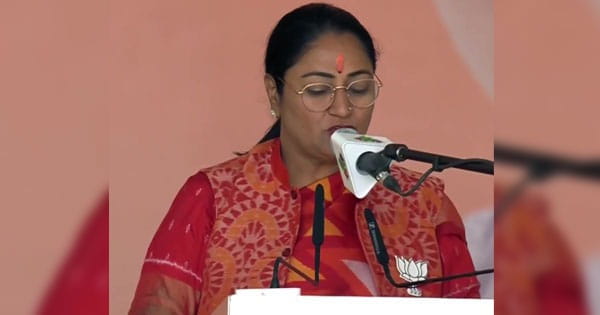 Delhi CM Oath Ceremony : दिल्ली की CM बनीं रेखा गुप्ता, LG वीके सक्सेना ने दिलाई पद की शपथ; PM मोदी-NDA के बड़े नेता मौजूद