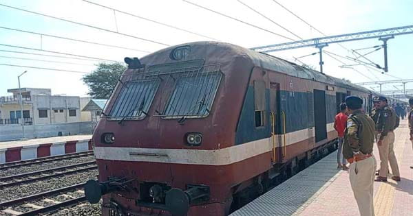 बड़ा हादसा टला : रतलाम-चित्तौड़ डेमू ट्रेन दो हिस्सों में बंटी, कपलिंग टूटने से इंजन डिब्बों से हुआ अलग