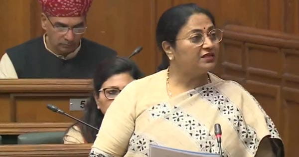 दिल्ली सीएम ने विधानसभा में पेश की CAG रिपोर्ट, शराब नीति से 2000 करोड़ के घाटे का खुलासा, एलजी ने कहा- पिछली सरकार ने इसे जानबूझकर रोके रखा