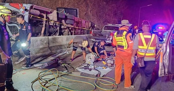Thailand Bus Accident : पूर्वी थाईलैंड के प्राचिनबुरी प्रांत में खाई में गिरी बस, 18 की मौत, 30 से ज्यादा घायल