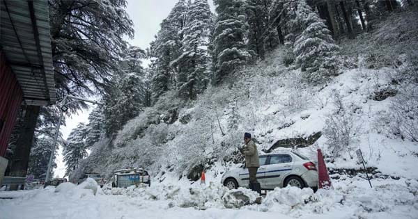 Jammu and Kashmir Weather : जम्मू-कश्मीर में शीतलहर और बर्फबारी का कहर, पारा -15.44 डिग्री सेल्सियस पर पहुंचा, आईएमडी ने जारी किया अलर्ट