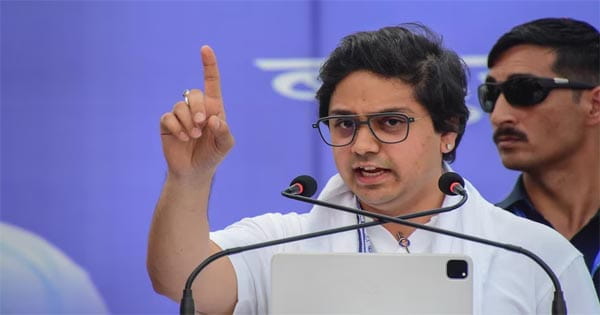 बसपा में बड़ा बदलाव, मायावती ने भतीजे आकाश आनंद को नेशनल कोऑर्डिनेटर पद से हटाया, अब किसे मिली ये जिम्मेदारी
