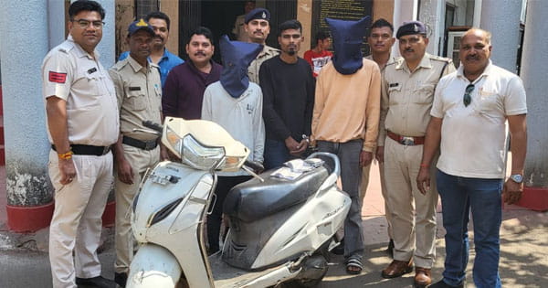 Bhopal News : पुलिस ने किया लूट का खुलासा, मास्टरमाइंड समेत तीन आरोपी गिरफ्तार, नकदी-एक्टिवा समेत 60 हजार का सामान बरामद