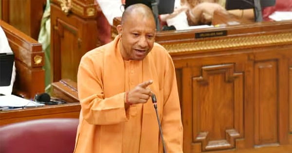 अबू आजमी के बयान पर सियासत गरम, भड़के CM योगी, कहा- यूपी भेज दो, इलाज कर देंगे....