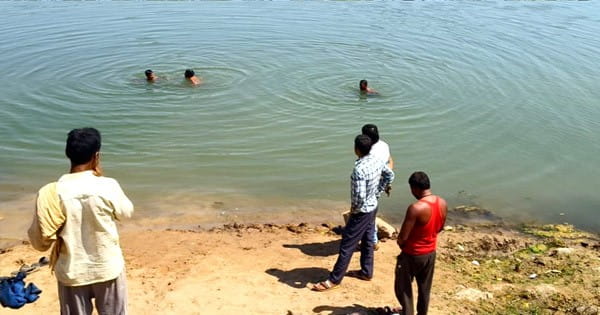Tikamgarh News : धसान नदी में नहाने गई 5 बच्चियां डूबीं, 2 की मौत, गांव में पसरा मातम