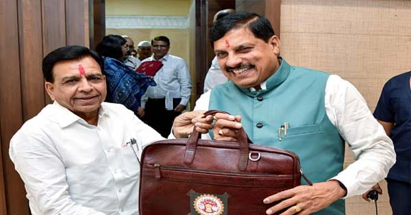 MP Budget 2025 : भोपाल को मिल सकता है 100 करोड़ का बजट, मेट्रो और फ्लाईओवर के लिए भी जनता को उम्मीदें, GIS में सीएम मोहन यादव की घोषणा 
