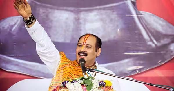 ओवैसी के बयान पर पंडित प्रदीप मिश्रा का तीखा पलटवार, कहा- ‘ये भारत है, पाकिस्तान नहीं’...! 